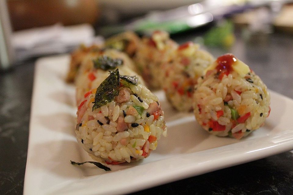 Jumeok-bap bolitas de arroz coreanas