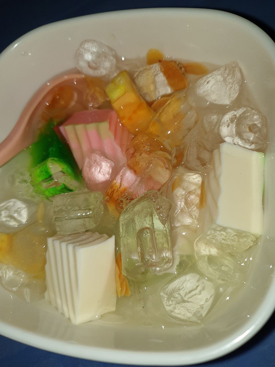 Chè khúc bạch, un postre vietnamita de gelatina y fruta