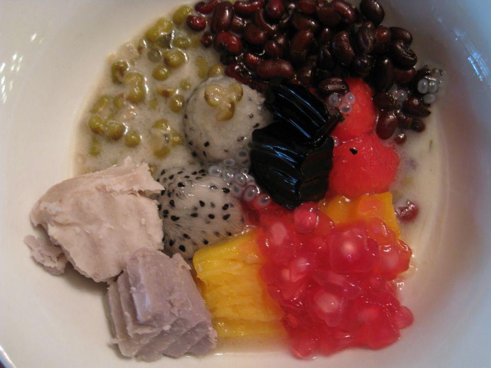 sương sáo hạt é, un postre vietnamita de gelatina y semillas de loto