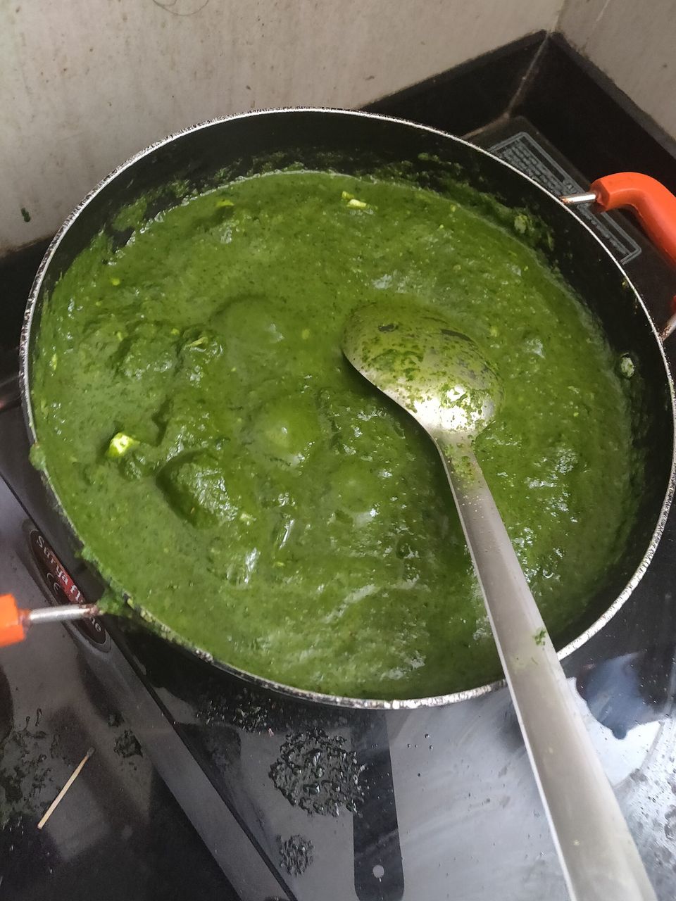 palak paneer casero con espinacas y ques