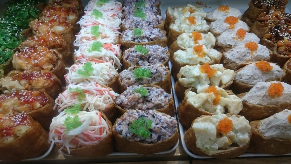 Canapés de sushi Inari